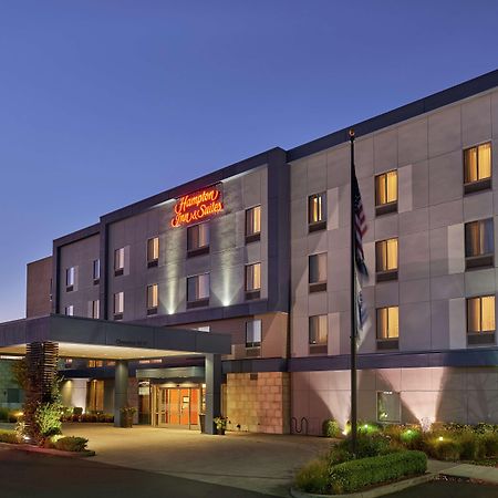 Hampton Inn And Suites Salem Exterior photo