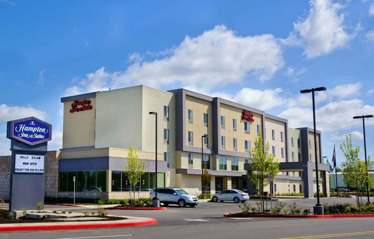 Hampton Inn And Suites Salem Exterior photo